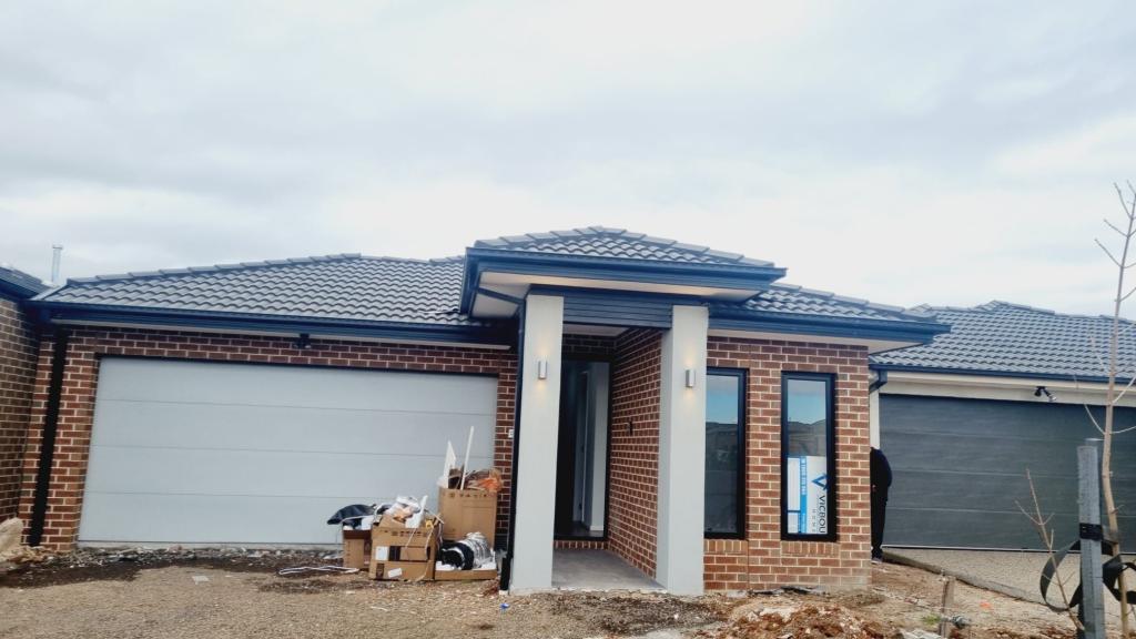 21 Delhi Gr, Rockbank, VIC 3335