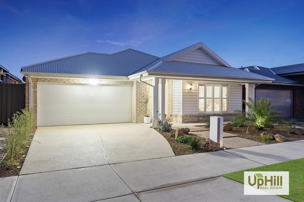 9 Parakeet St, Clyde North, VIC 3978