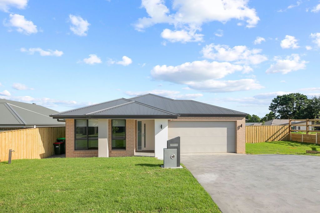 2 Francis St, Moss Vale, NSW 2577