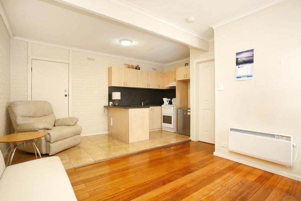 2/26 Hampshire Rd, Sunshine, VIC 3020