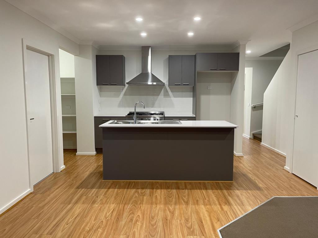 8 AMAK GR, TRUGANINA, VIC 3029