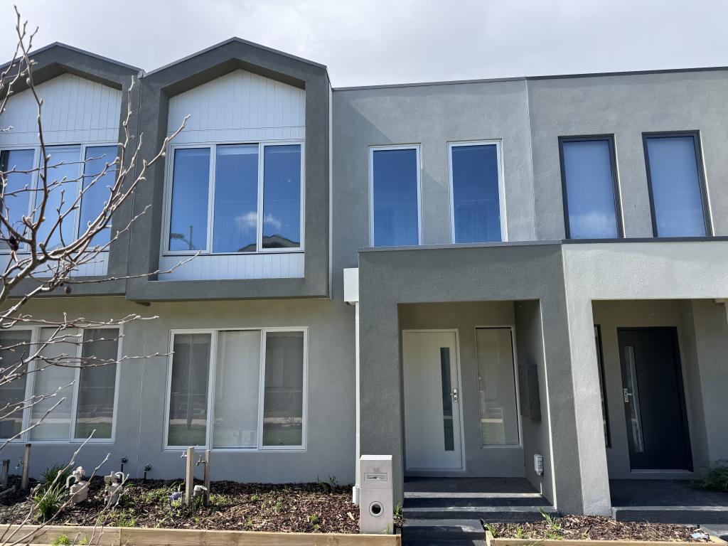 15 RODWAY WALK, TARNEIT, VIC 3029