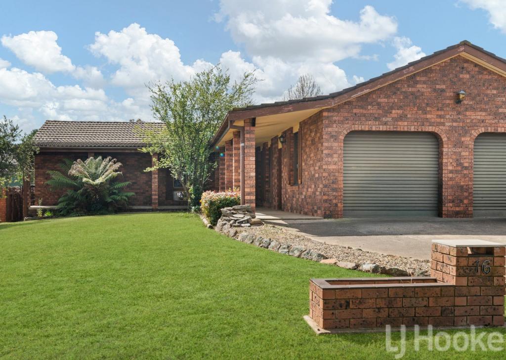 16 Tareena Ave, Kelso, NSW 2795