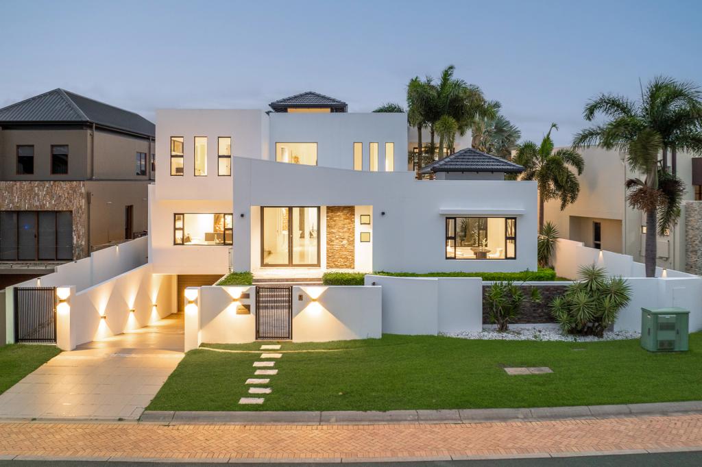 5 Royal Albert Cres, Paradise Point, QLD 4216