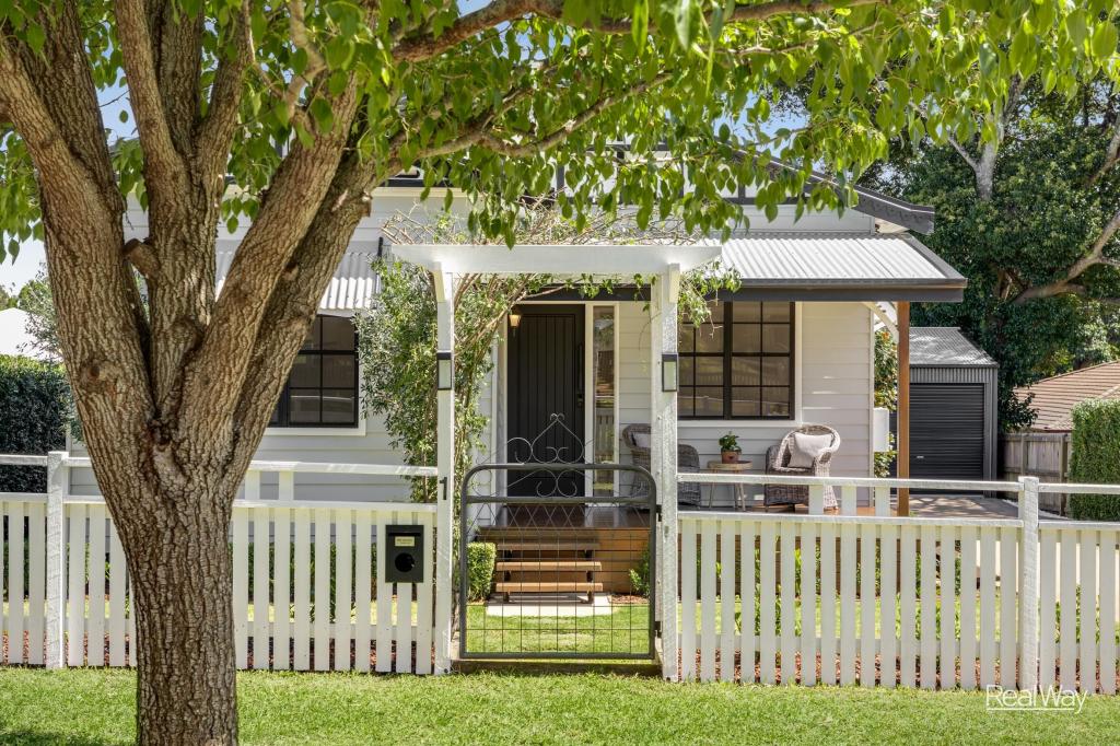 1 Llewellyn St, Centenary Heights, QLD 4350