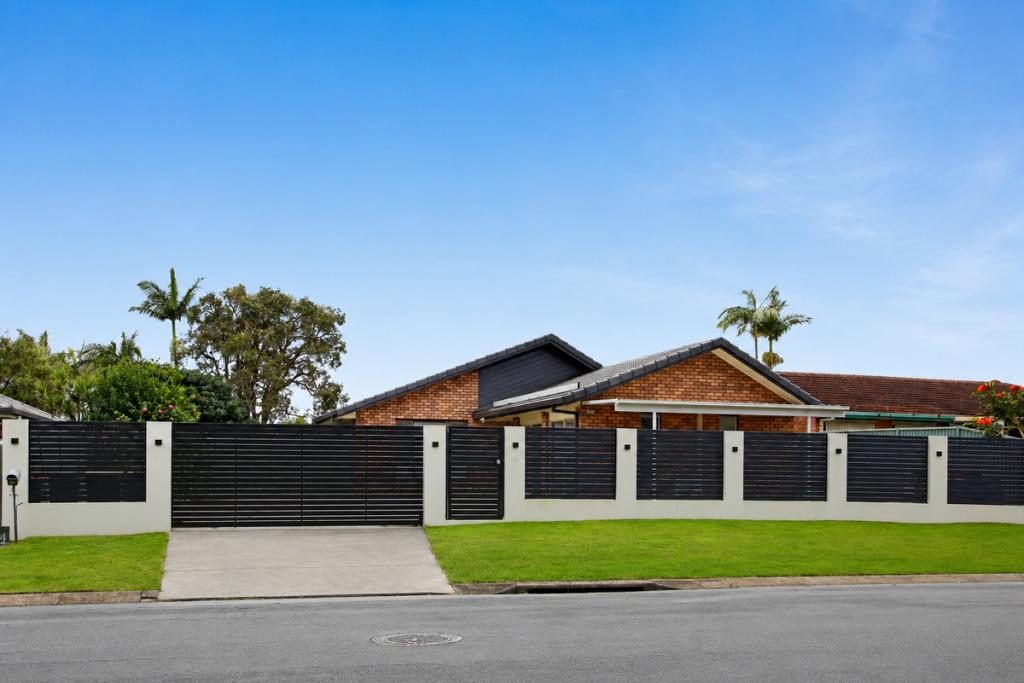 8 Whipbird Ct, Burleigh Waters, QLD 4220