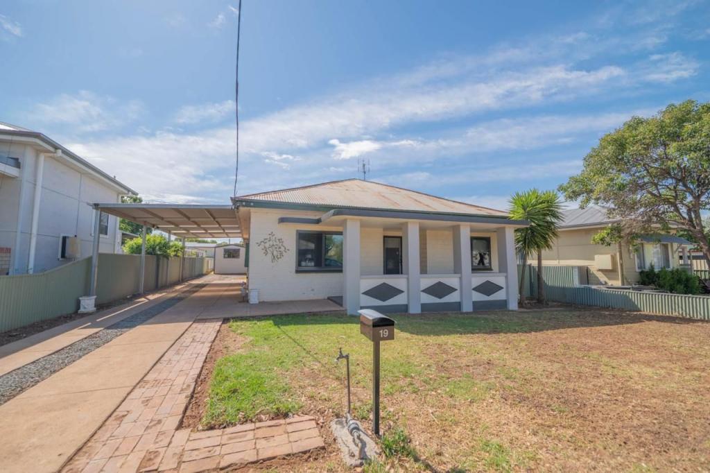 19 Waratah St, Parkes, NSW 2870