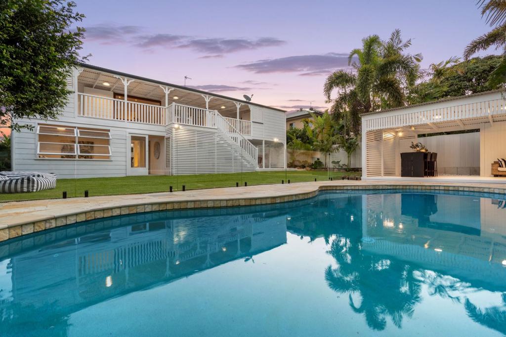 5 Third Ave, Labrador, QLD 4215