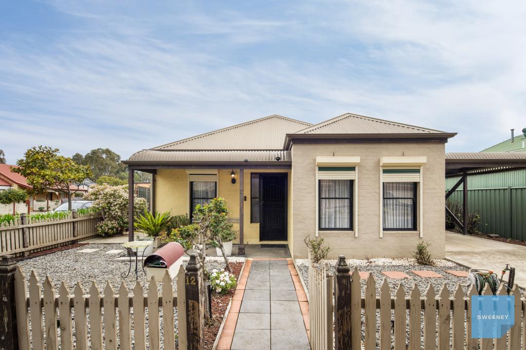 12 Creekbank Pl, Caroline Springs, VIC 3023