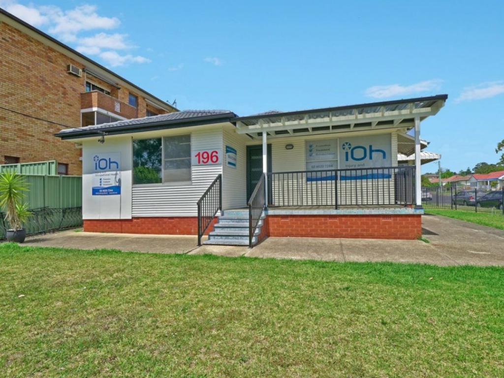 196 Lindesay St, Campbelltown, NSW 2560