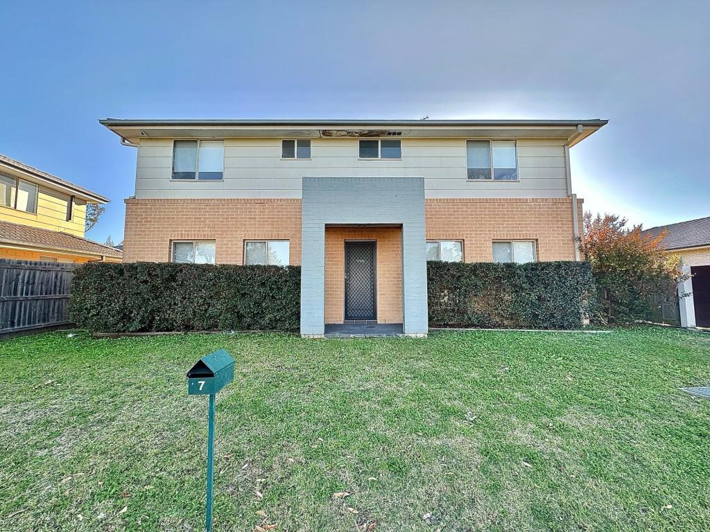 7 Pom Pom Pl, Edmondson Park, NSW 2174