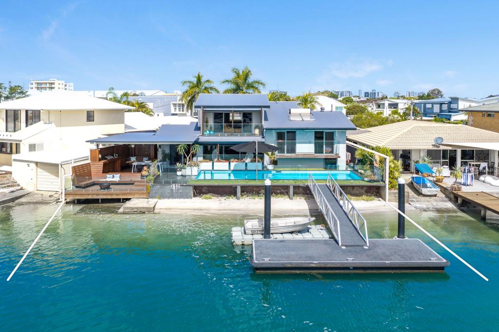35 VAGGELAS CRES, BIGGERA WATERS, QLD 4216