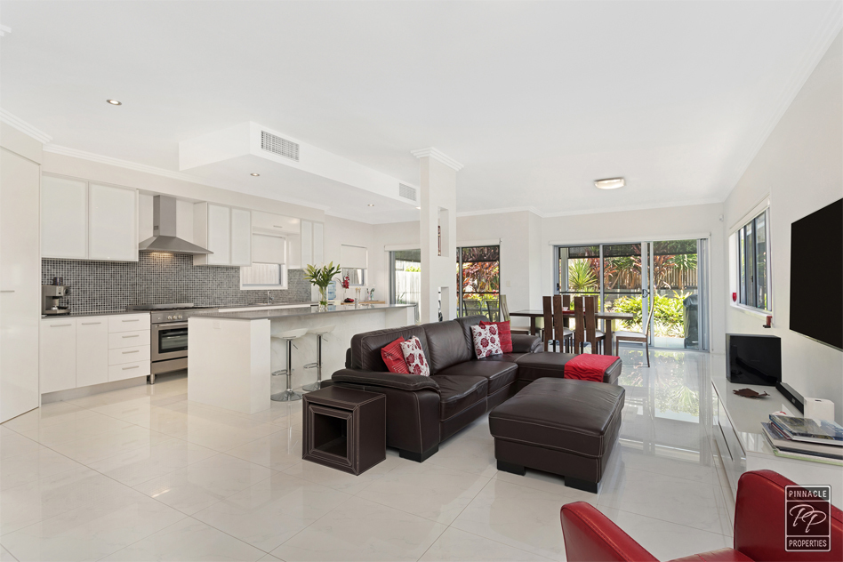 17 BRISTOL RD, KEDRON, QLD 4031