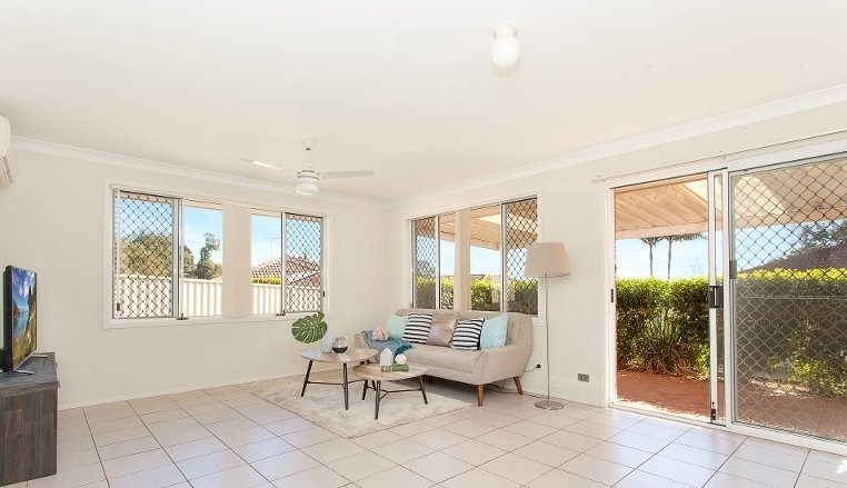 7 Evandale Ct, Wattle Grove, NSW 2173