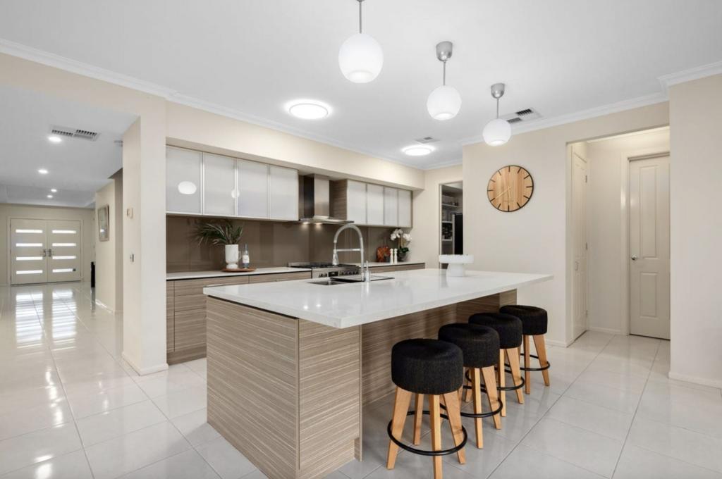 3 Waltzing Dr, Lynbrook, VIC 3975