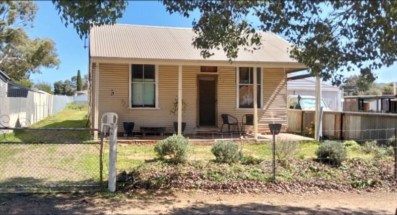33 Sixth St, Quorn, SA 5433