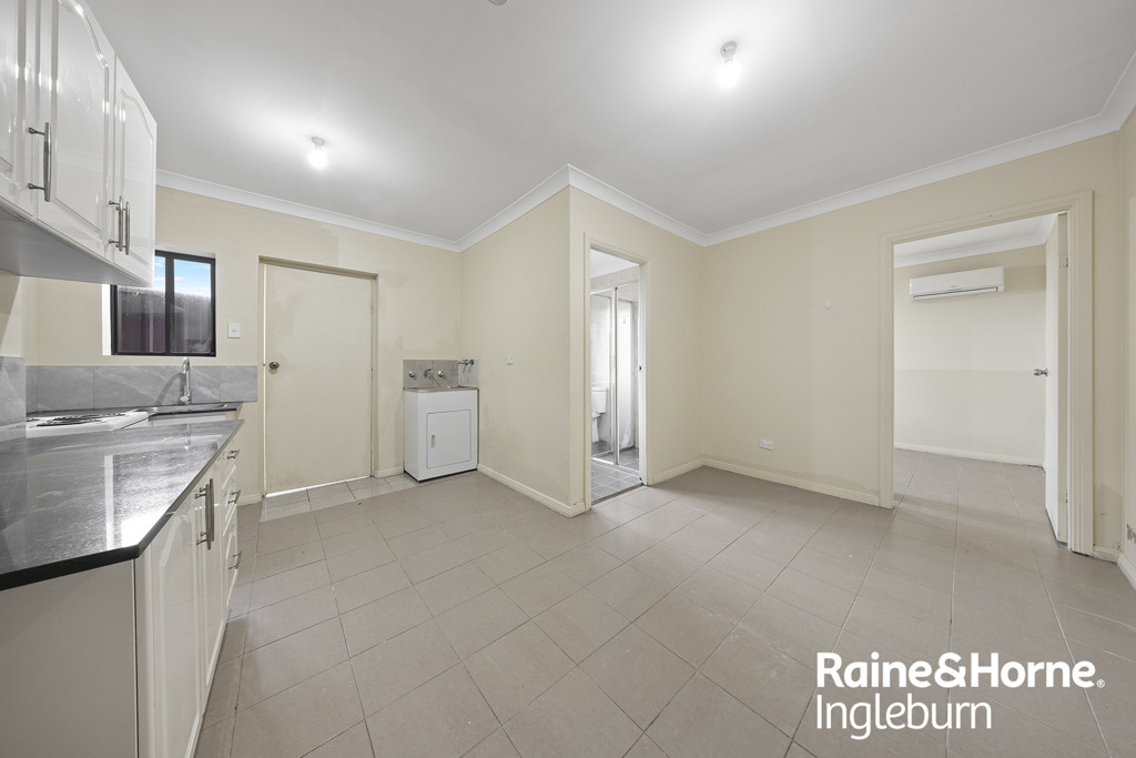 12a Balimo Pl, Glenfield, NSW 2167