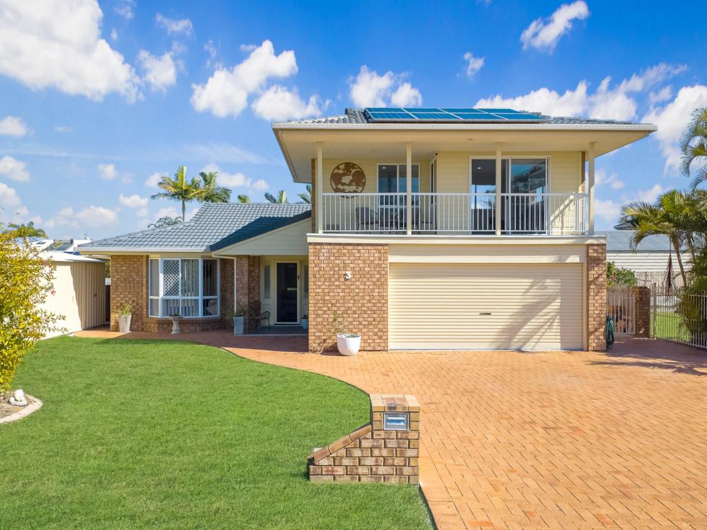 3 Skinner Cres, Urangan, QLD 4655