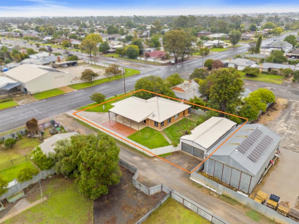 5 Mcnamara St, Finley, NSW 2713
