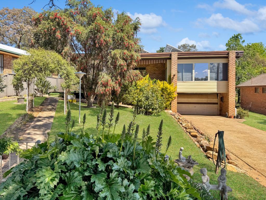 31 Cowper St, Young, NSW 2594