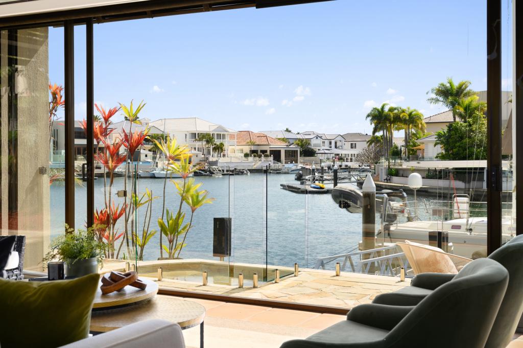 9 Queen Guineveres Pl, Paradise Point, QLD 4216