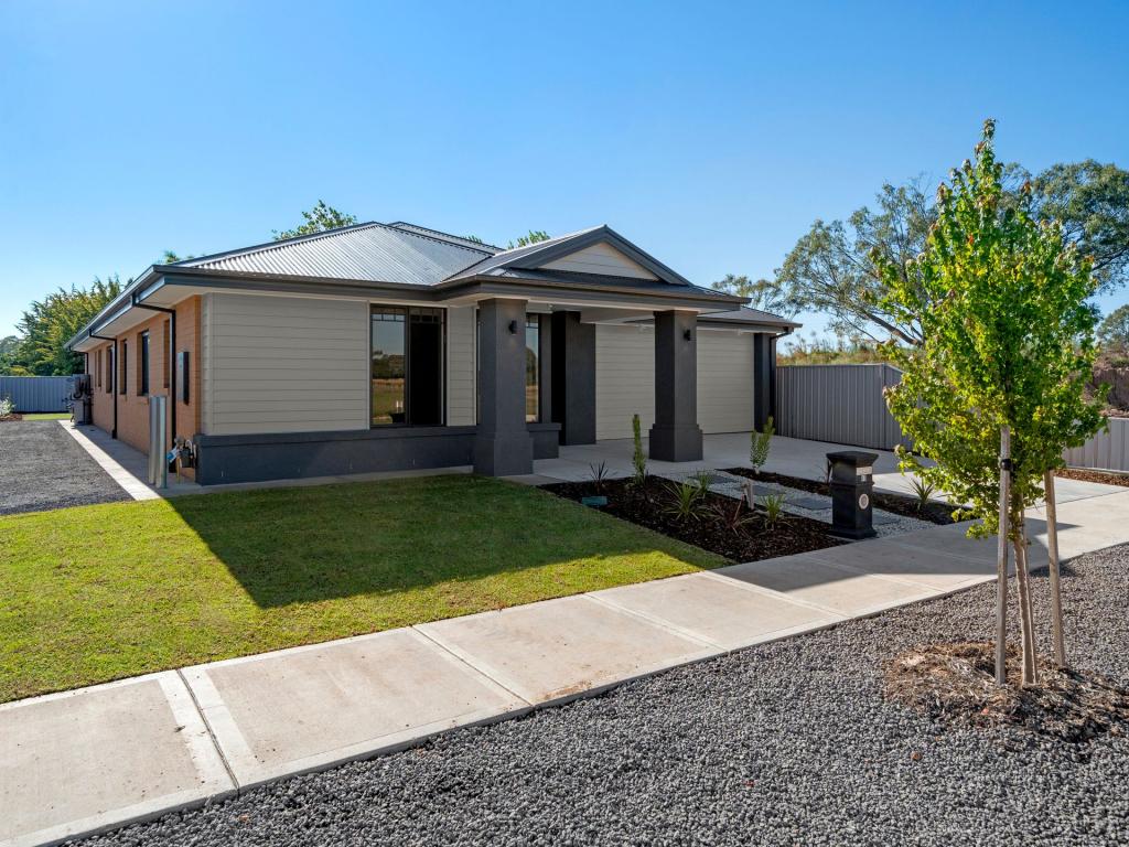 43 Senator Dr, Benalla, VIC 3672