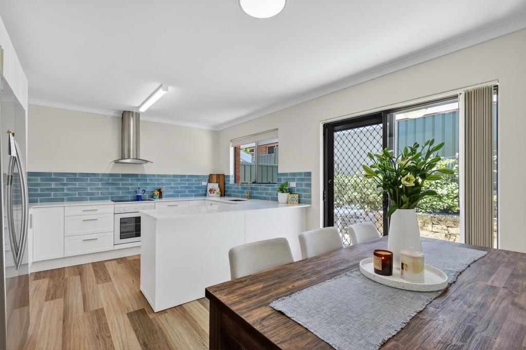 2/6 Kitchener Rd, Melville, WA 6156