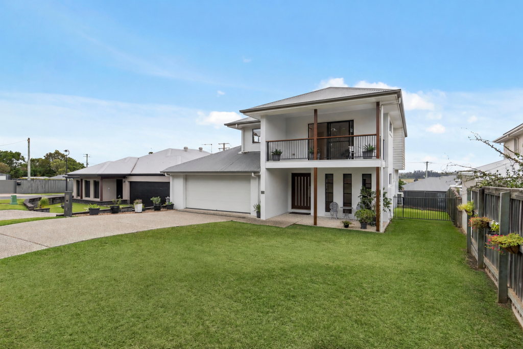 4 Sovereign Pl, Bridgeman Downs, QLD 4035