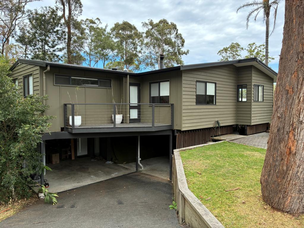 4 Valley Rd, Smiths Lake, NSW 2428