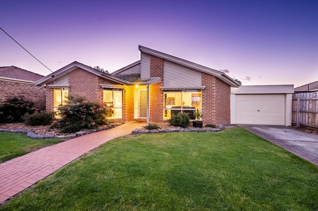 7 Willora Cres, Cranbourne West, VIC 3977