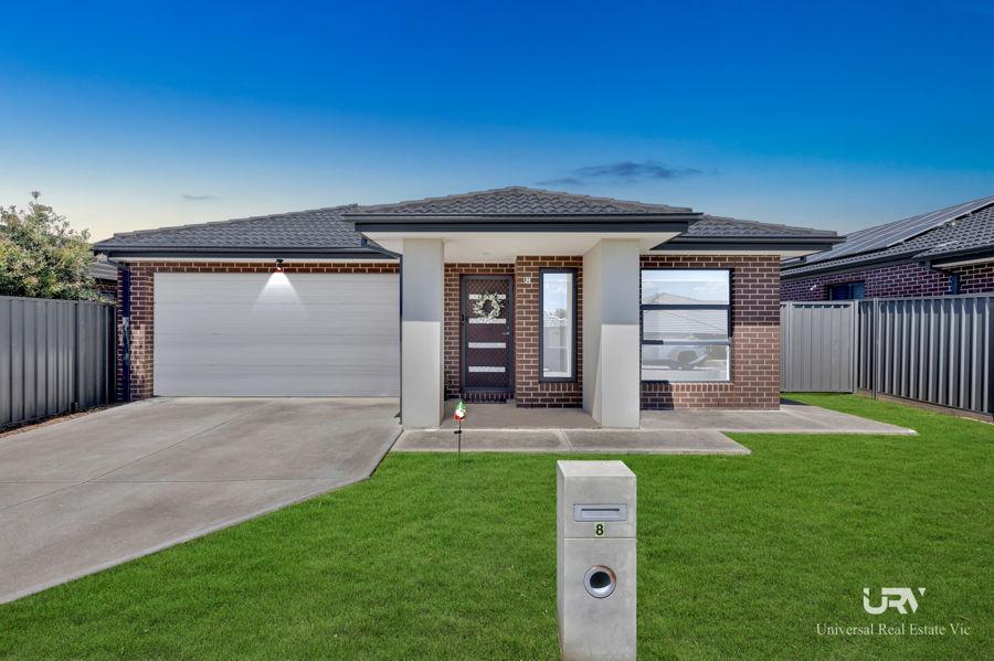 8 WISPERING CCT, KILMORE, VIC 3764