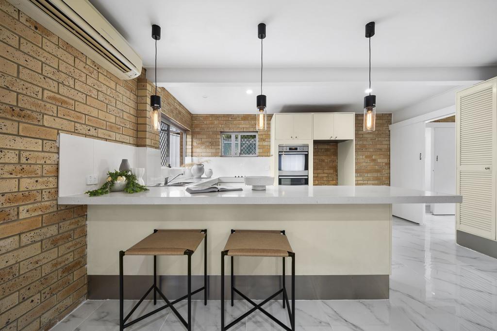 10 Runic St, Bardon, QLD 4065