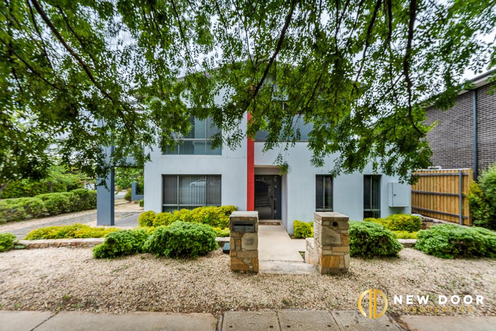 25 Manning Clark Cres, Franklin, ACT 2913