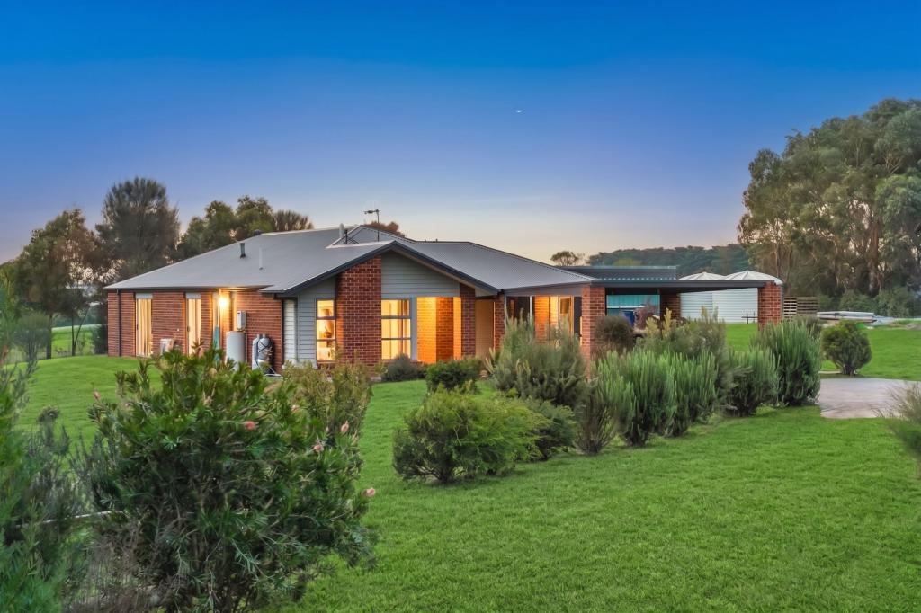 92 Hallowells Rd, Cudgee, VIC 3265