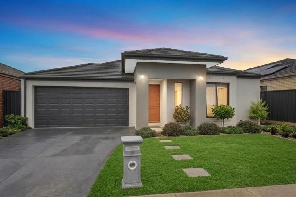 14 Antonio Dr, Melton South, VIC 3338