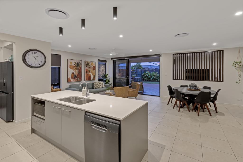 21 Blackwood Cct, Banya, QLD 4551