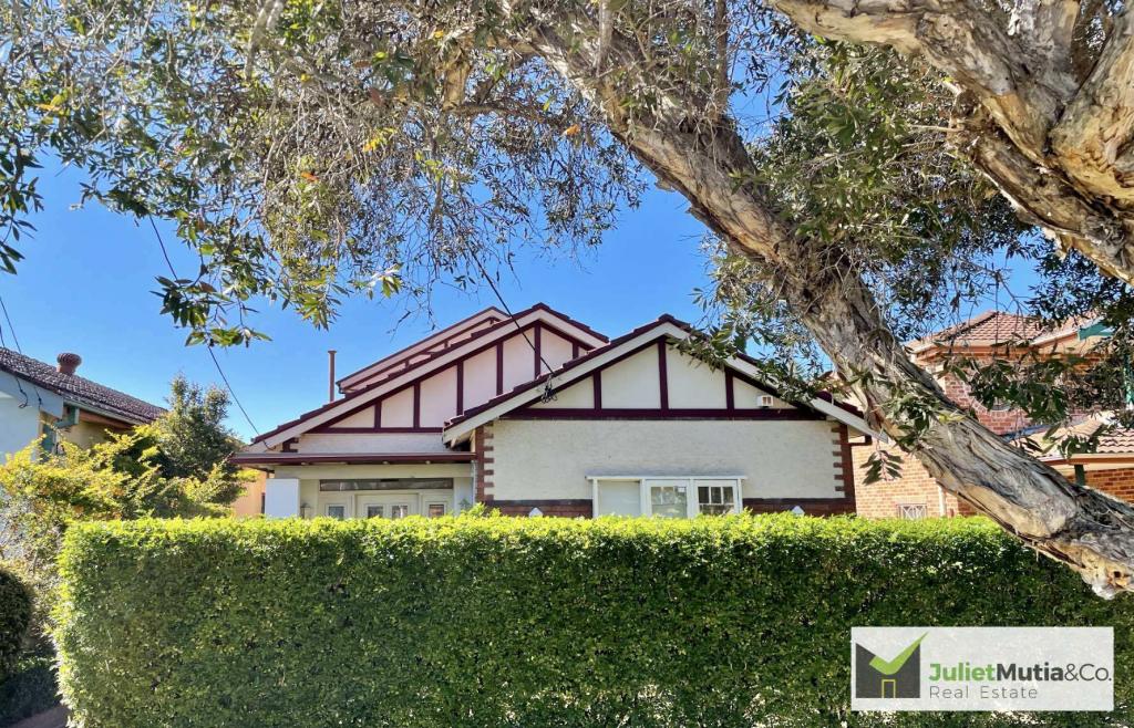 Flat1/18 Balmoral Ave, Croydon Park, NSW 2133