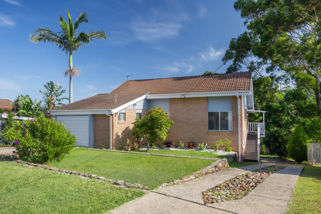 33 BUSHLAND AVE, MOLLYMOOK BEACH, NSW 2539