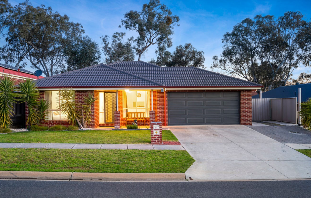 15 St Levans Pl, Lavington, NSW 2641