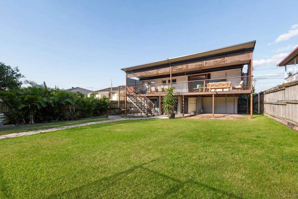 34 Meyrick St, Cannon Hill, QLD 4170