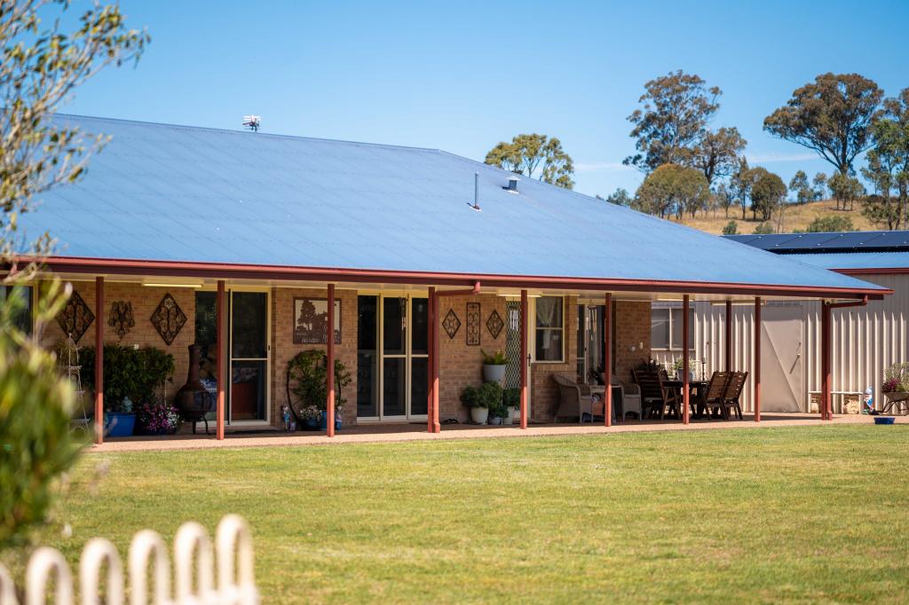 4 BROWN RD, DALVEEN, QLD 4374