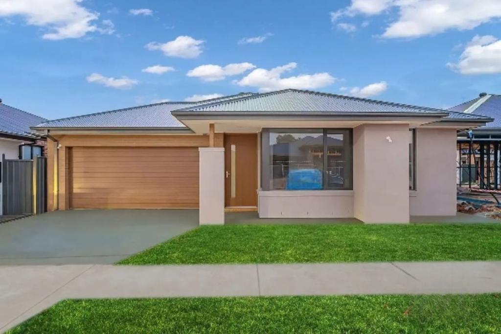 47 SALTAIRE DR, STRATHTULLOH, VIC 3338