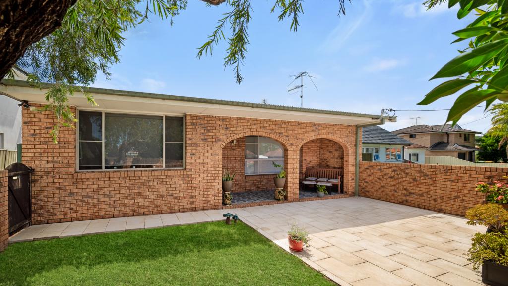 2/8 Bradbury Ave, Campbelltown, NSW 2560