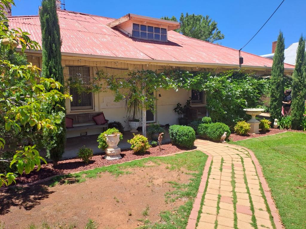 10 Collins St, Peterborough, SA 5422