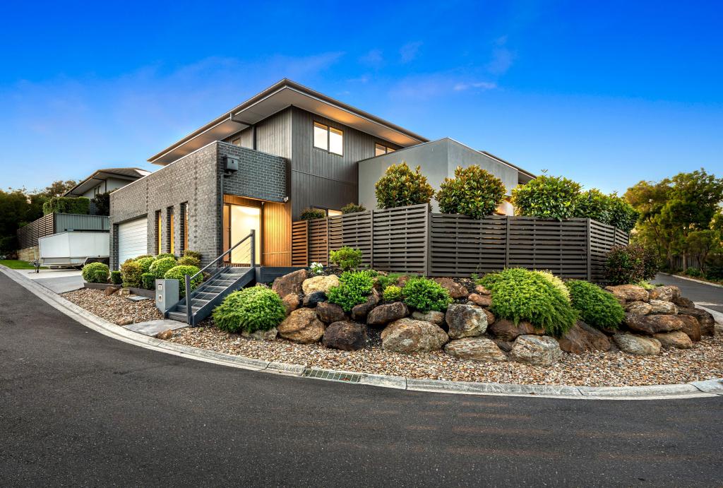 11 SUN DEW CL, SAINT HELENA, VIC 3088