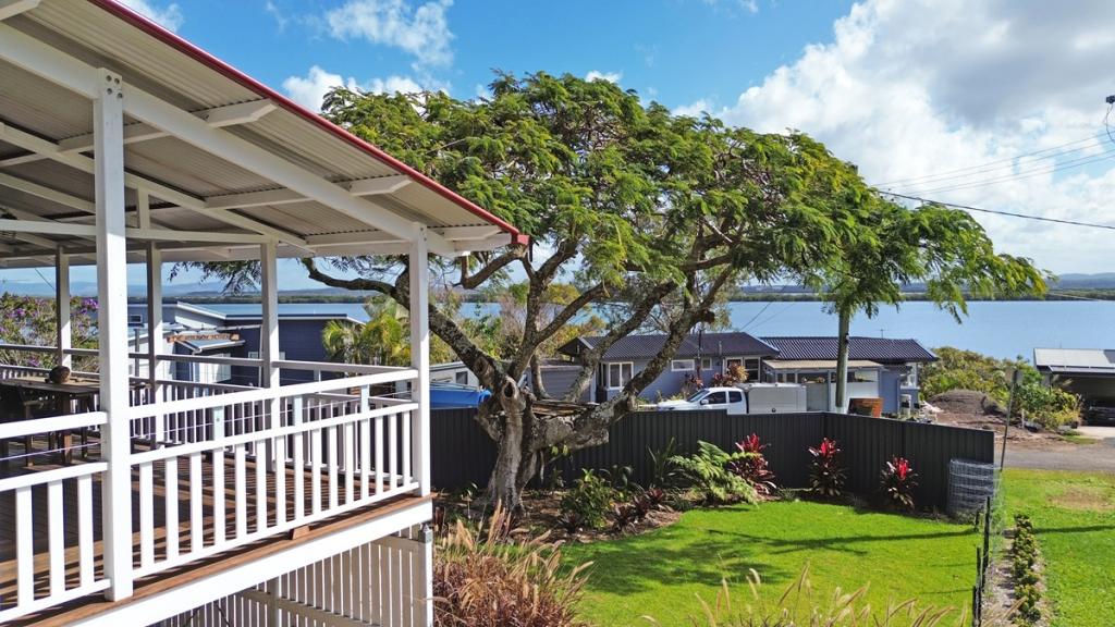 22 Mark Rd, Russell Island, QLD 4184