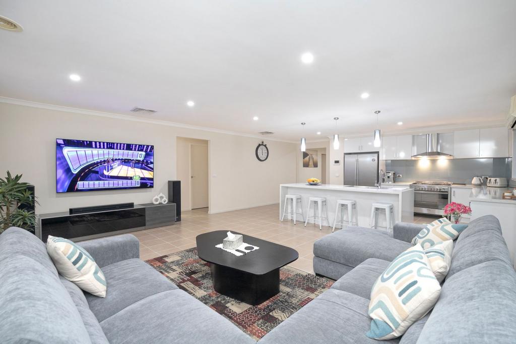 13 Taunton Gr, Derrimut, VIC 3026