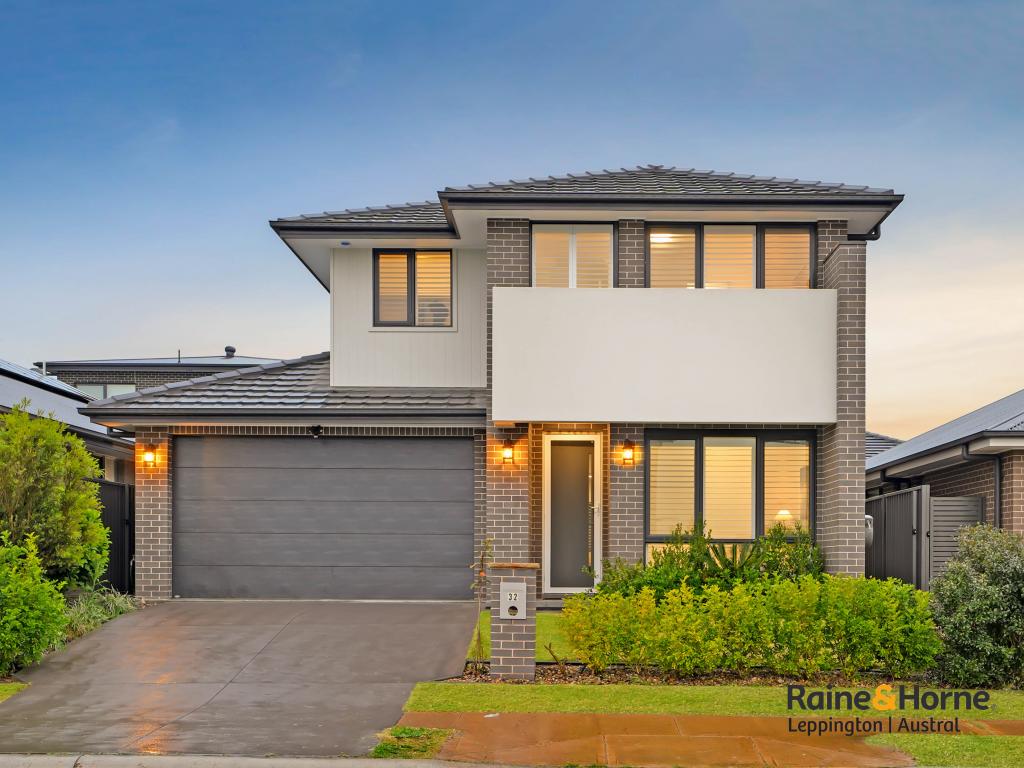 32 ROBERT INGHAM DR, CATHERINE FIELD, NSW 2557