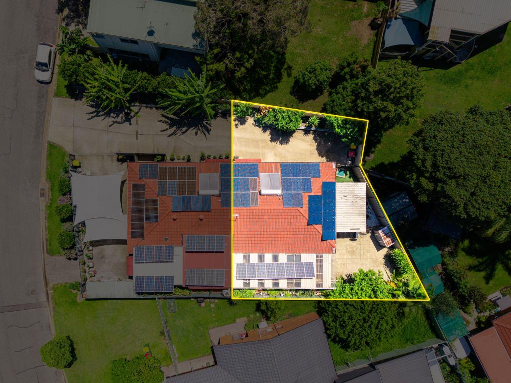 2/4 Telopea St, Labrador, QLD 4215