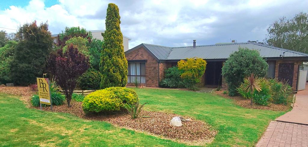 18 Latham Ave, Walpole, WA 6398